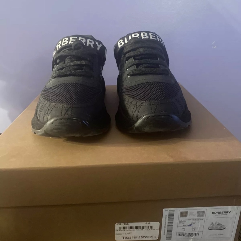 Burberry Black Ronnie Zig MENS Size 44 EU / 11 US